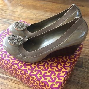 Tory Burch Caroline wedge